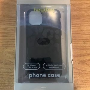 iPhone X, XS , 11 Pro black base Leopard print case